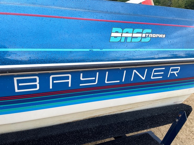 #1258-•-1988-18'-bayliner-bass-trophy-boat-(has-wi-title)-image-9