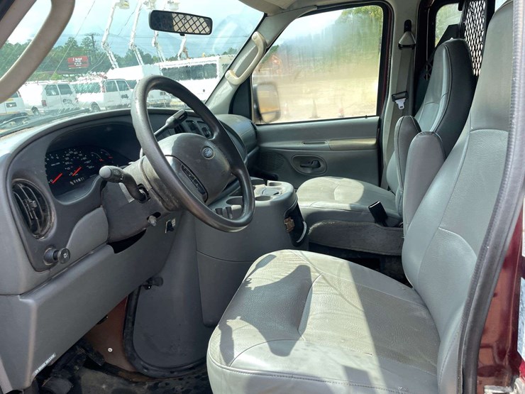 2005-ford-cargo-image-10