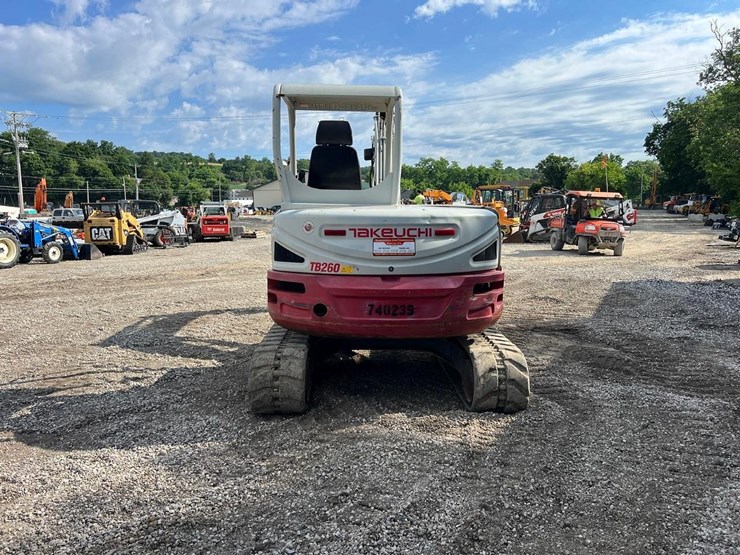 2016-takeuchi-tb260-image-5