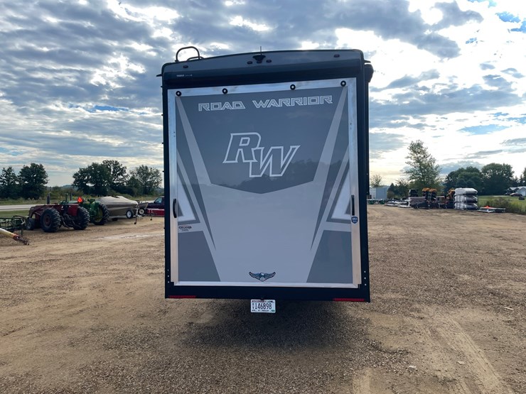 #100-•-2022-heartland-391-road-warrior-toy-hauler-camper-(has-wi-title)-image-4