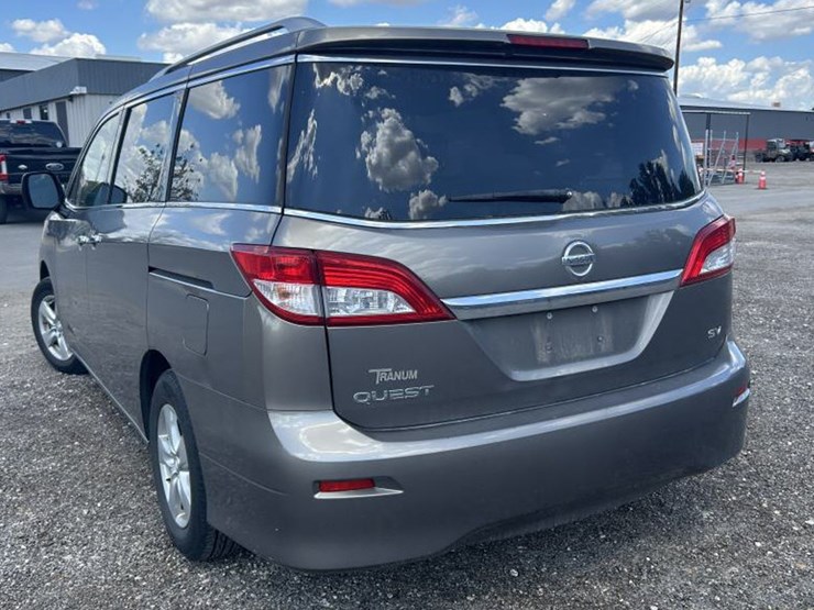 2016-nissan-quest-image-6