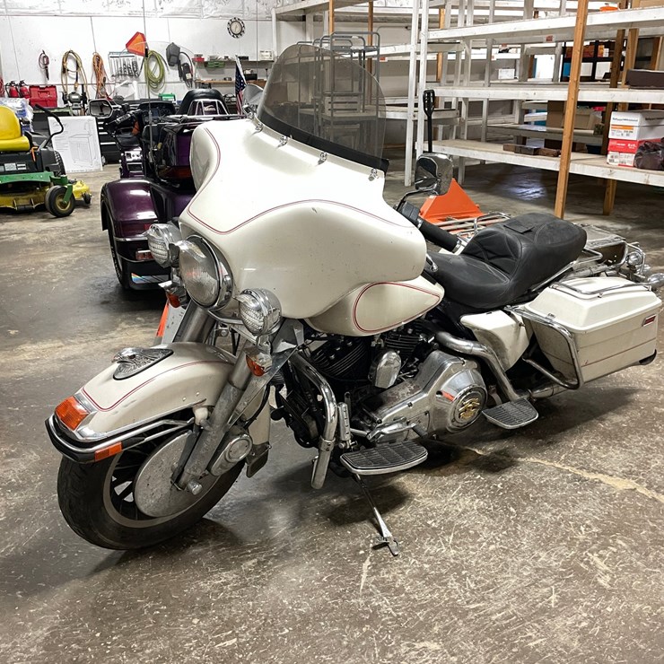 #1251 • 1986 Harley Davidson Electric Glide Classic Motorcycle (Has WI Title)