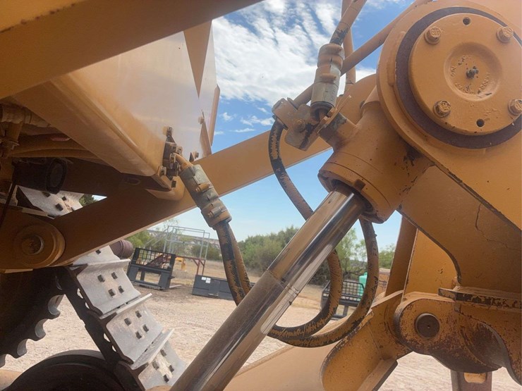 2015-caterpillar-d6t-xl-image-13