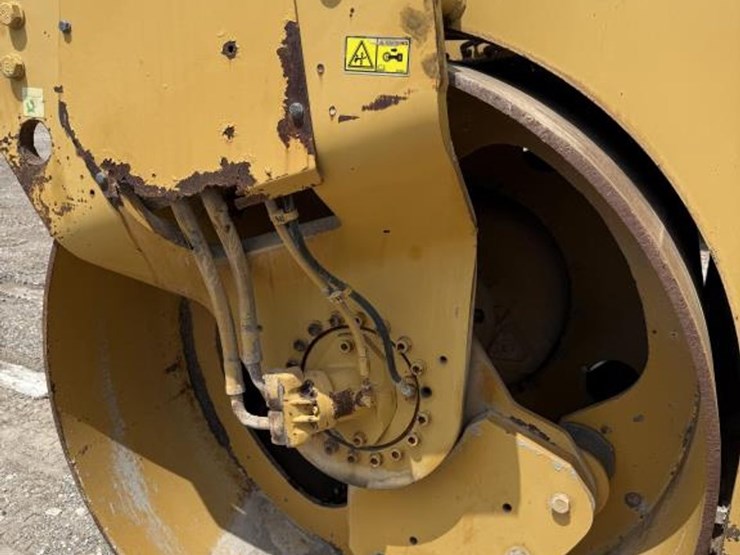 caterpillar-cb-534d-image-11