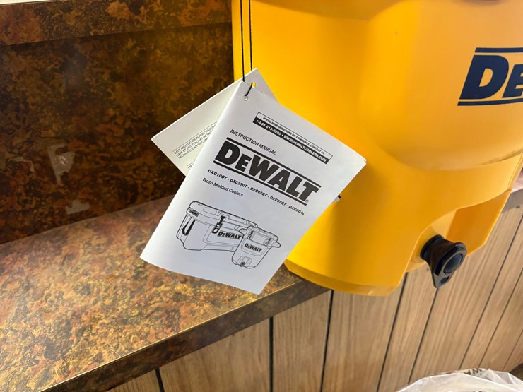 unused-dewalt-5-gallon-water-cooler-image-2