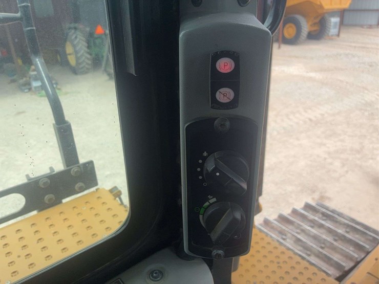 2015-caterpillar-d6t-xl-image-26