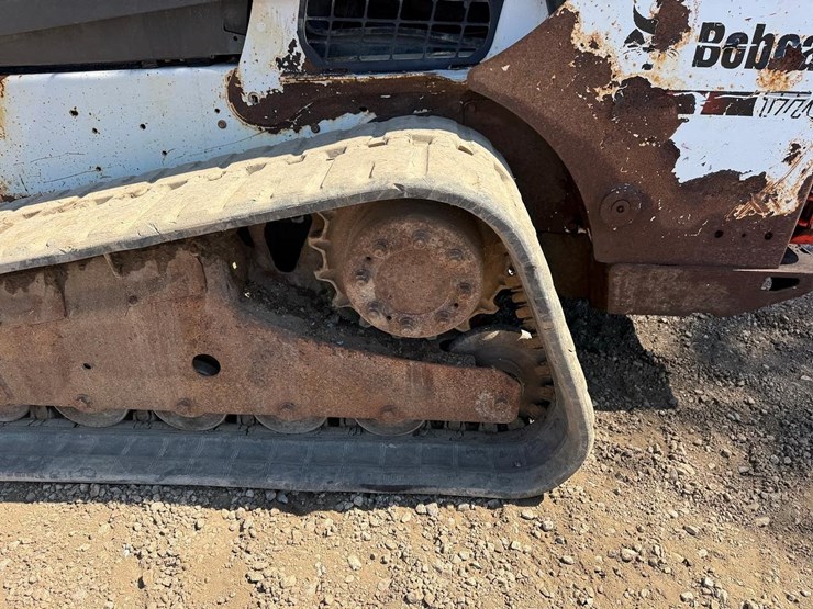 2015-bobcat-t770-image-17