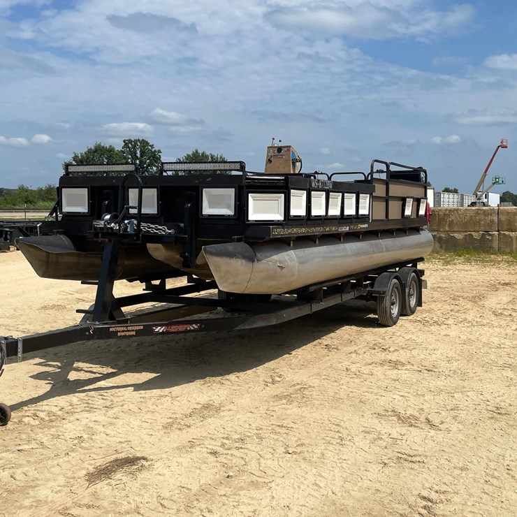 #300 • 1989 TMC Latitude Tri-Toon Pontoon (Has WI Title)(Eleva, WI)