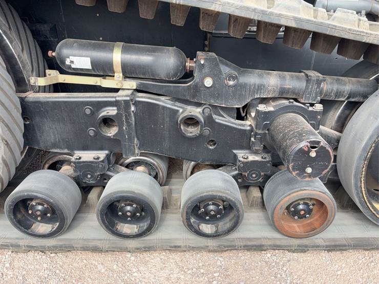 2005-challenger-cat-mt-855-b-belted-tractor-image-12