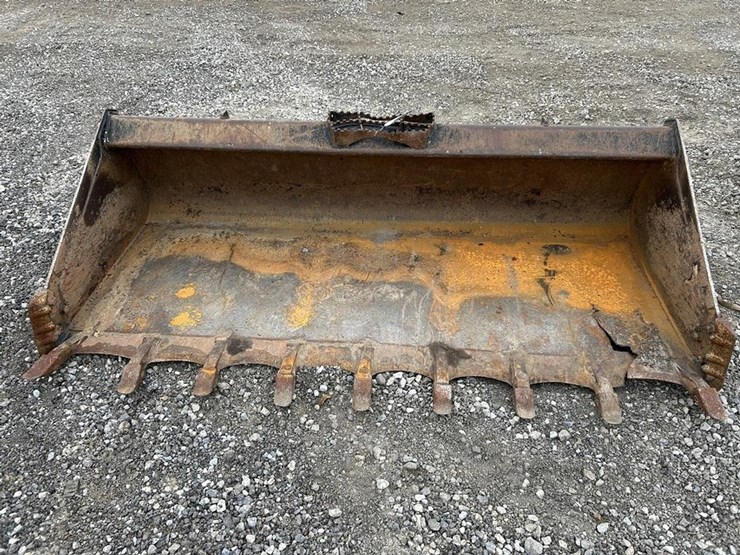 80”-tooth-skid-steer-bucket-image-1