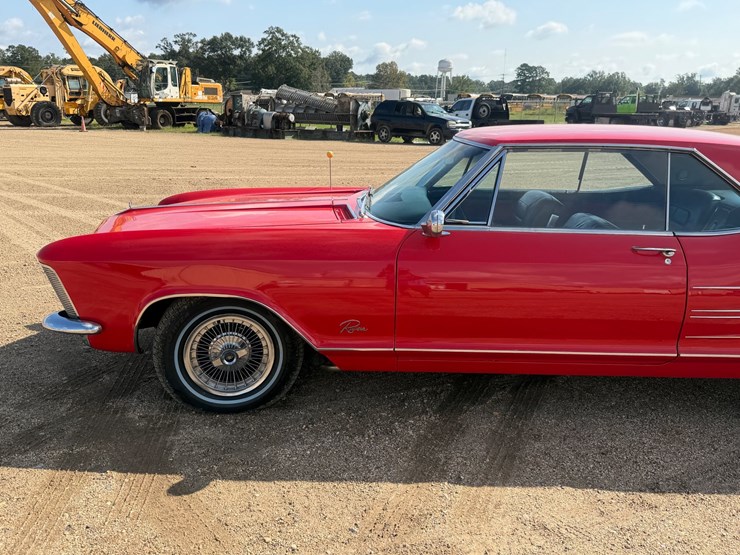 #143-•-1964-buick-riviera-image-13