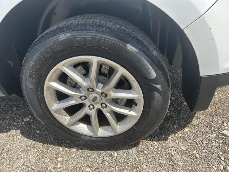 2014-ford-edge-image-18