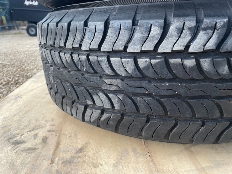 #3851-•-set-of-acura-mdx-rims-and-tires-image-12