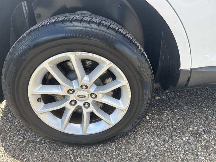 2014-ford-edge-image-17
