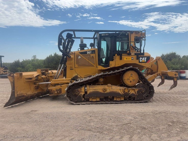 2015-caterpillar-d6t-xl-image-7