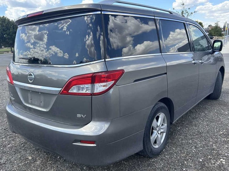2016-nissan-quest-image-4