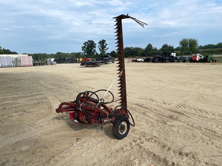 #3846-•-international-sickle-mower-image-1