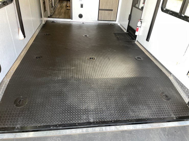 #100-•-2022-heartland-391-road-warrior-toy-hauler-camper-(has-wi-title)-image-226