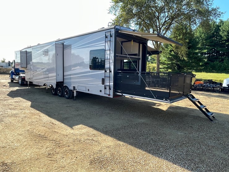 #100-•-2022-heartland-391-road-warrior-toy-hauler-camper-(has-wi-title)-image-110