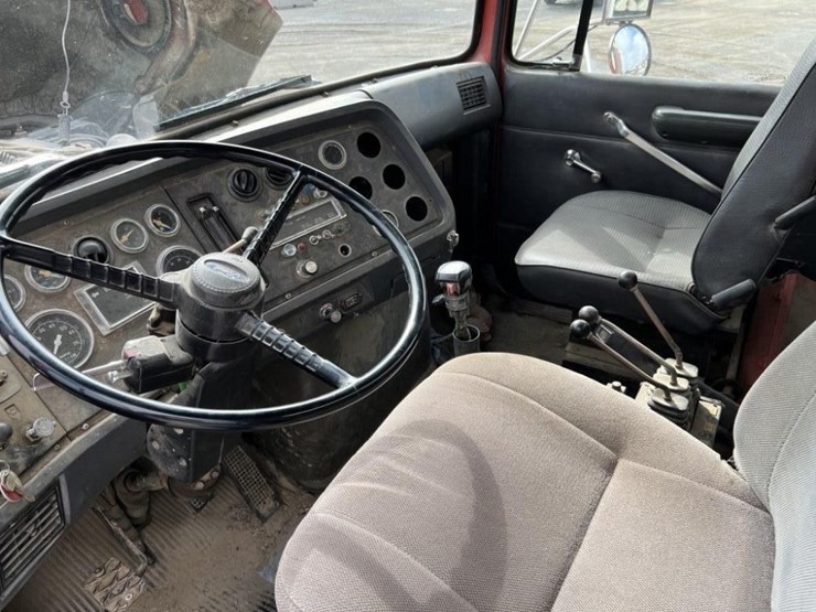 1988-ford-lts9000-image-23