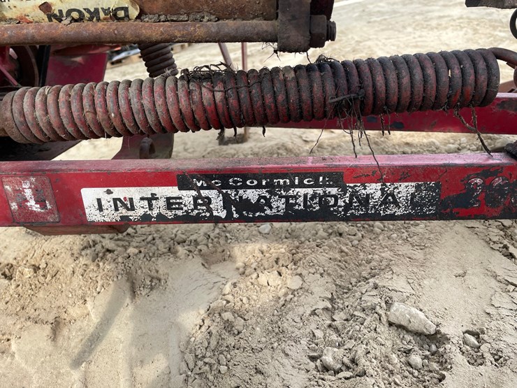 #3846-•-international-sickle-mower-image-9