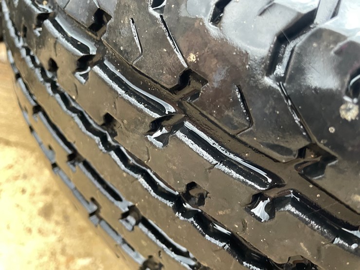 #3880-•-(4)-st235/80r16-trailer-tires-image-9