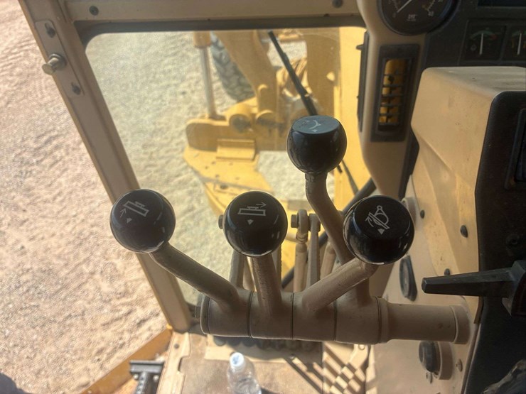 2002-caterpillar-140h-image-24