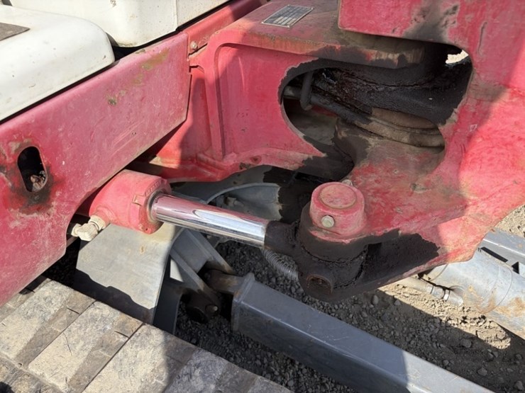 2014-takeuchi-tb235-image-17