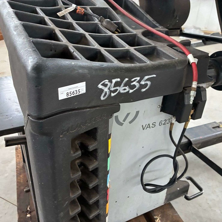 VAS 6230B Hunter Hammerhead Wheel Balancer