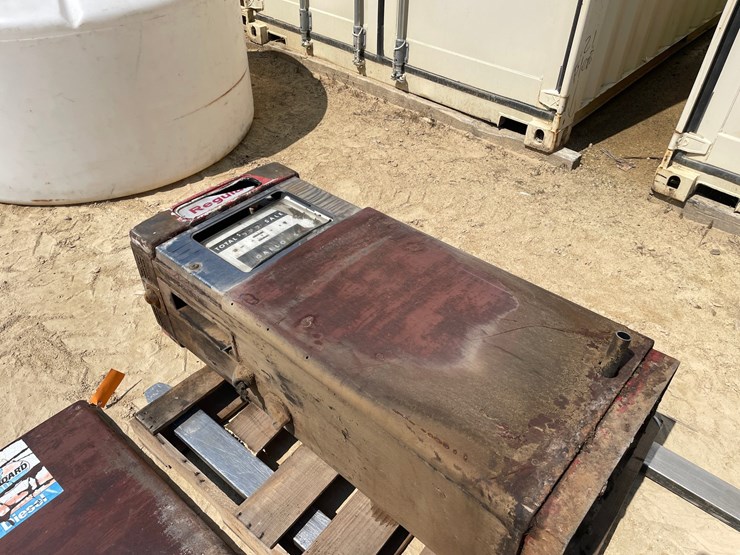 #3843-•-vintage-standard-fuel-pump-image-5