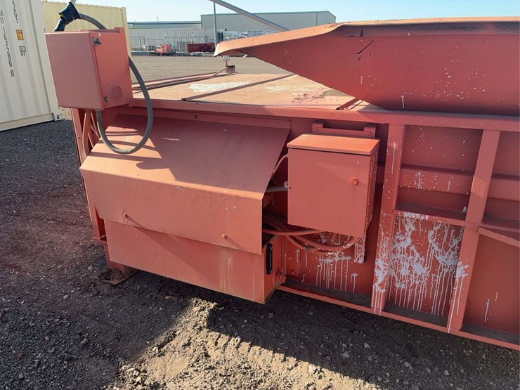 trash-compactor-image-10