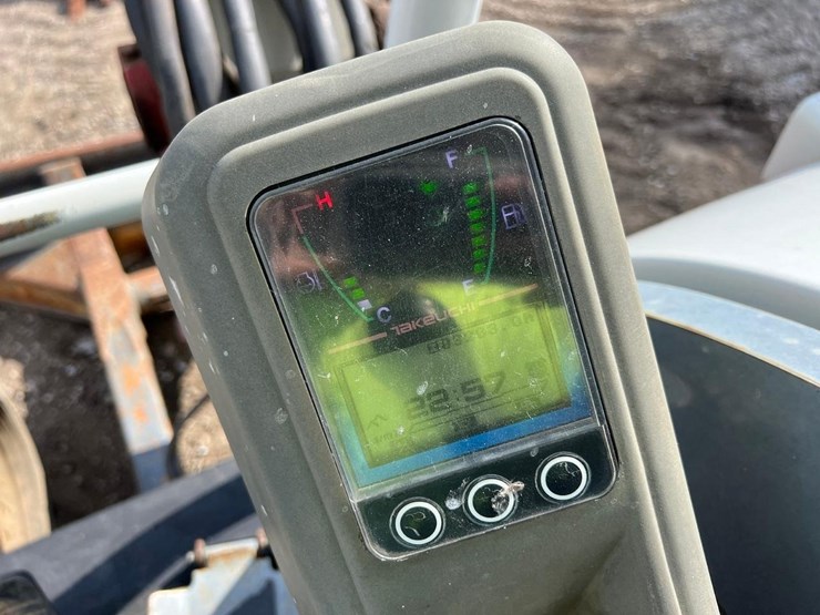 2016-takeuchi-tb260-image-25