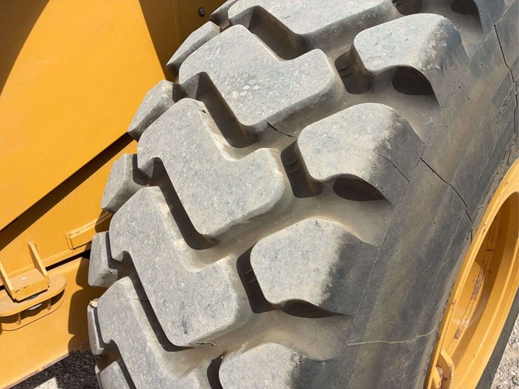 2012-caterpillar-950k-image-38