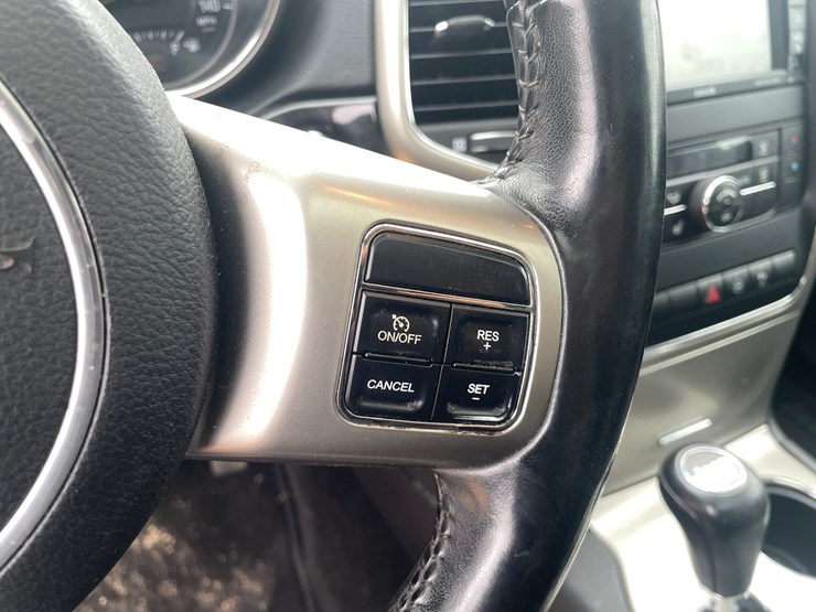 2011-jeep-grand-cherokee-laredo-image-68