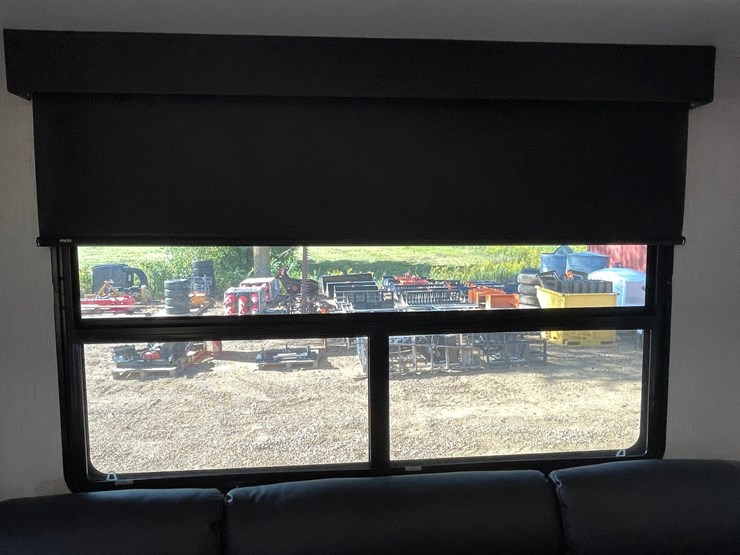 #100-•-2022-heartland-391-road-warrior-toy-hauler-camper-(has-wi-title)-image-165