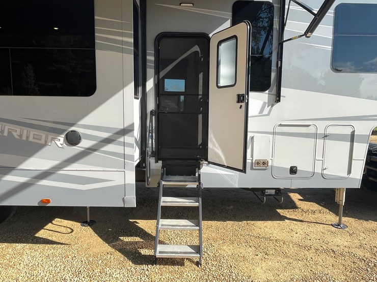 #100-•-2022-heartland-391-road-warrior-toy-hauler-camper-(has-wi-title)-image-113