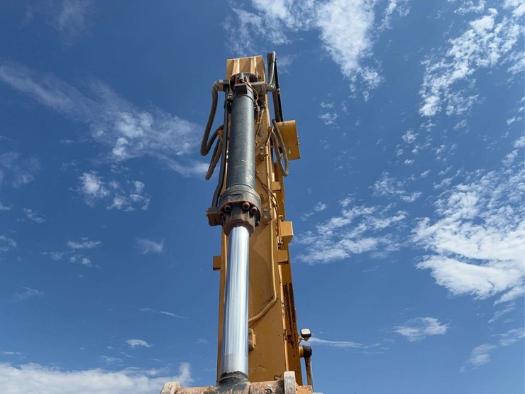 2017-caterpillar-323-image-8