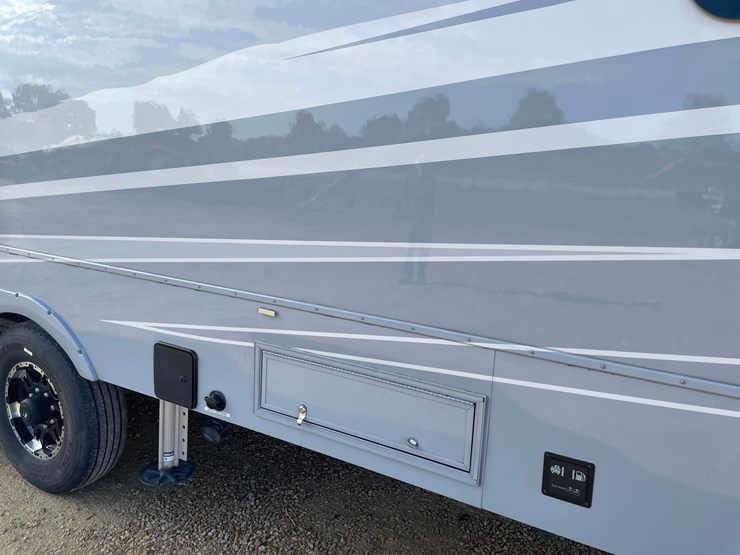 #100-•-2022-heartland-391-road-warrior-toy-hauler-camper-(has-wi-title)-image-49