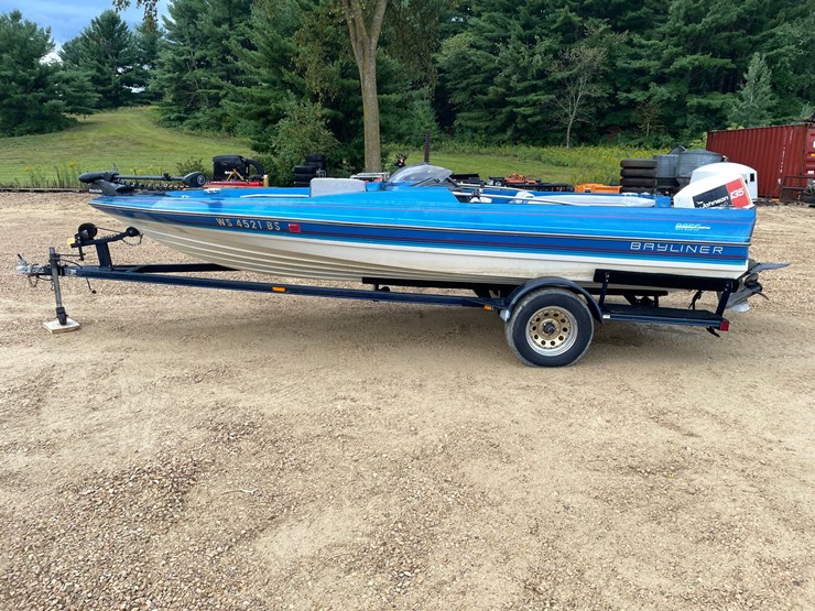 #1258-•-1988-18'-bayliner-bass-trophy-boat-(has-wi-title)-image-8