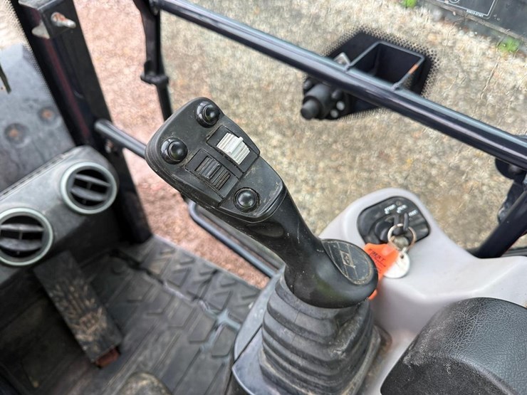 2023-kubota-r540-image-22
