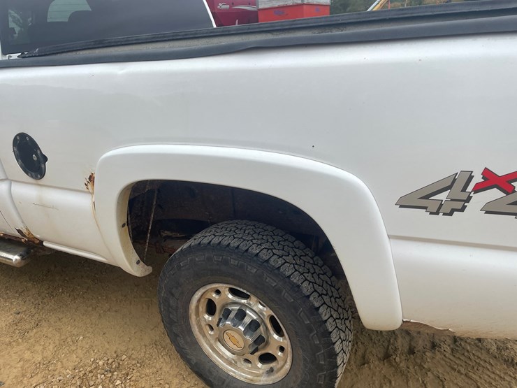 2005-chevrolet-silverado-2500-image-26
