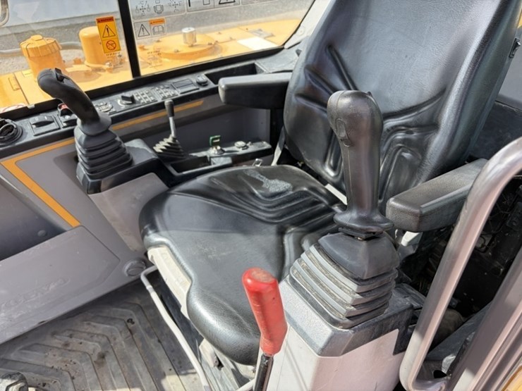 2021-volvo-ec60e-image-31