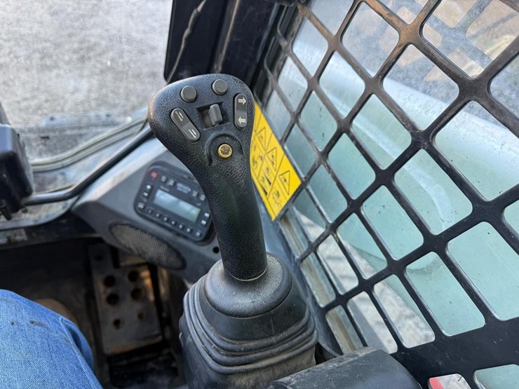 2023-bobcat-t770-image-21