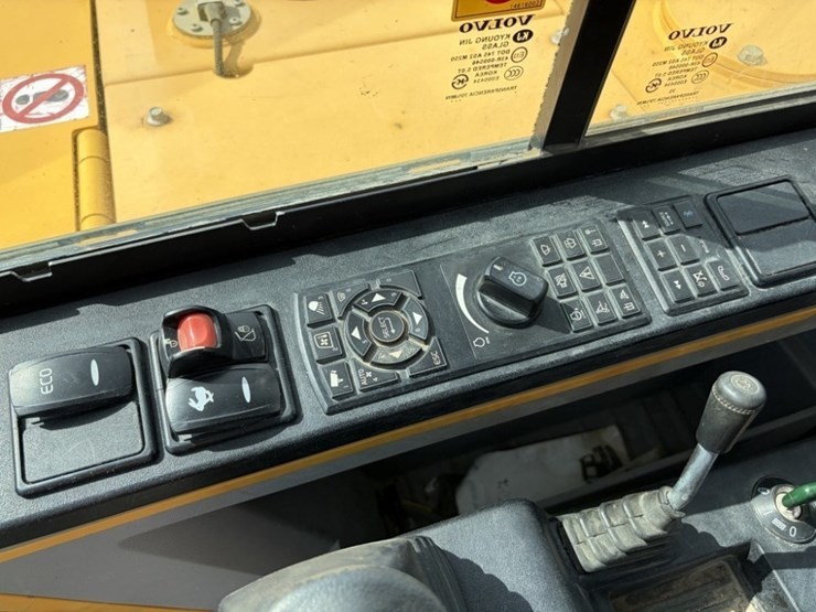2021-volvo-ec60e-image-27