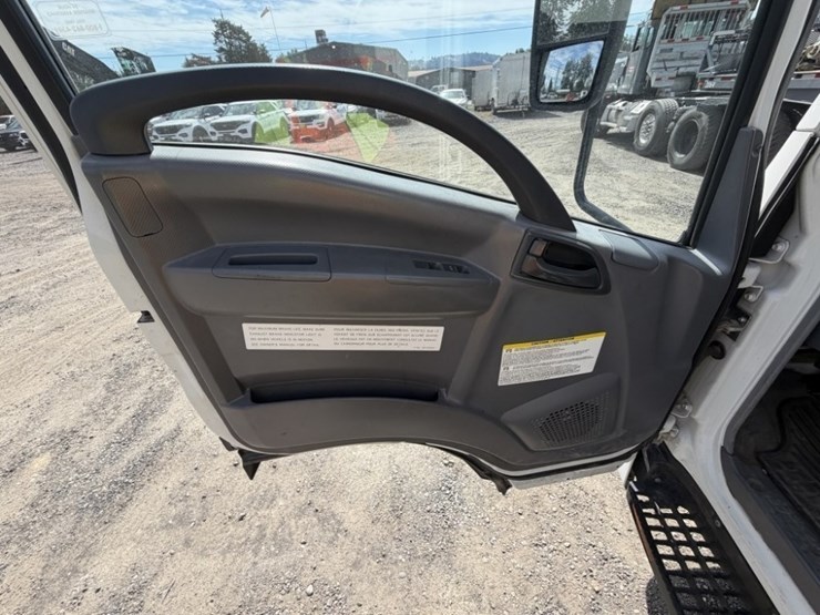2008-gmc-w5500hd-image-32