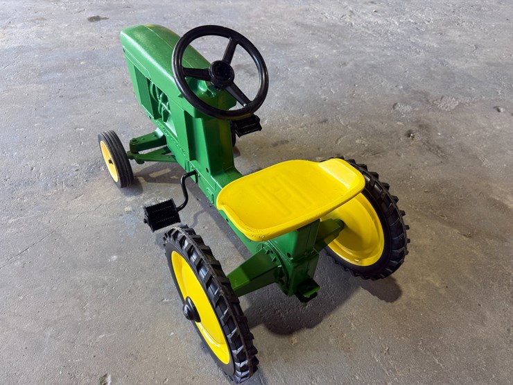 #300-•-1950's-cast-aluminum-john-deere-toy-image-4