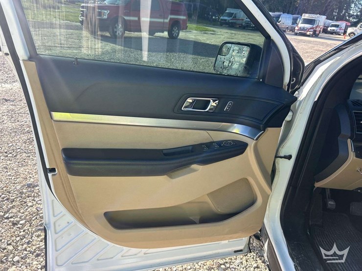 2016-ford-explorer-image-6