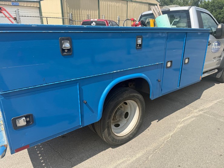 2017-ford-f550-image-14