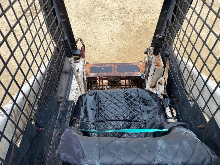 #313-•-bobcat-7222-hydrostatic-skidsteer-image-28