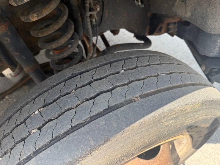 2017-ford-f550-image-35